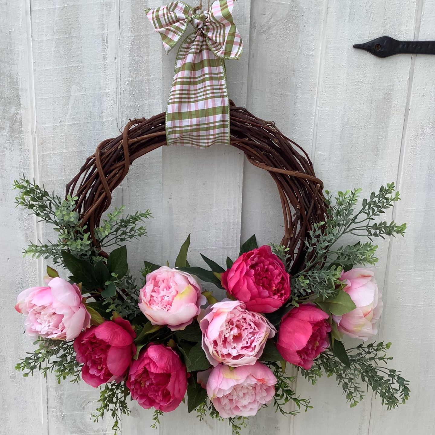 Customer photo review of 18" Round Grapevine Wreath - DECOE-038