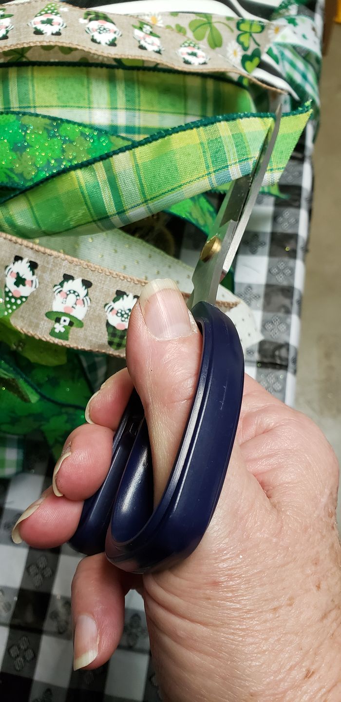 Customer photo review of 7.25"L Scissors Blue Handle MT1043