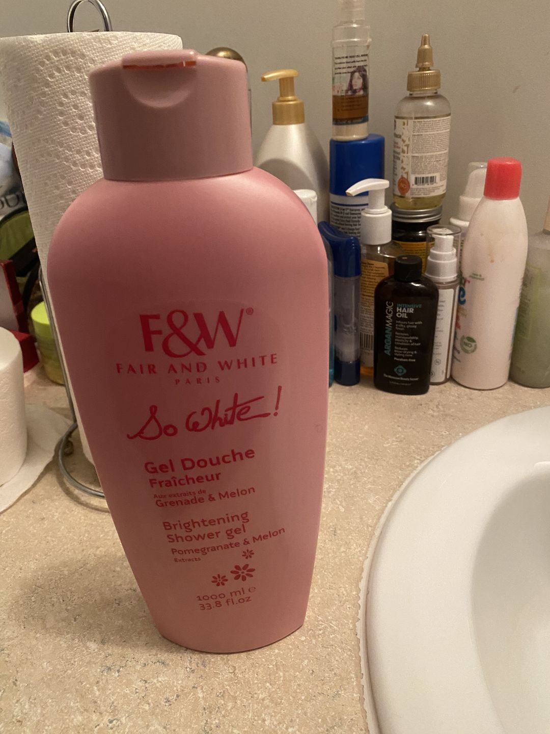 Customer photo review of Fair and White So White! Refreshing Shower Gel With Pomegranate And Melon Extracts (Jumbo-1000ml / 33.81 fl oz)