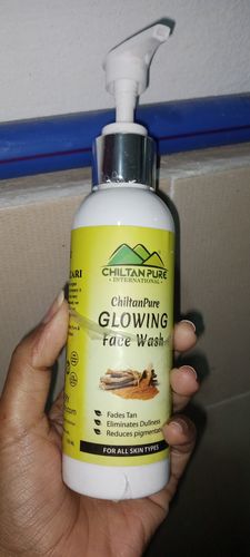 Customer photo review of Glowing Face Wash – Controls Excess Oil, Fades Tan, Clarifies Impurities & Reveals Glowing Complexion