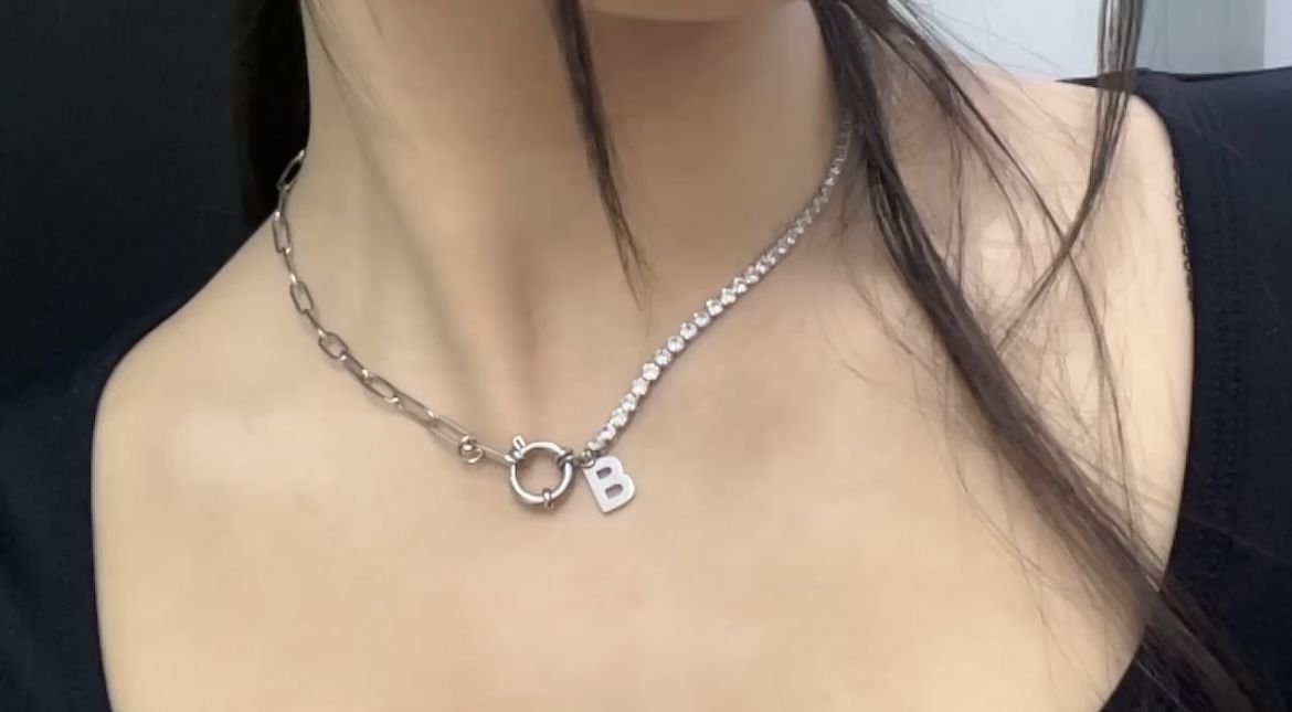 Customer photo review of Tennis Letter Halskette | 18K vergoldet