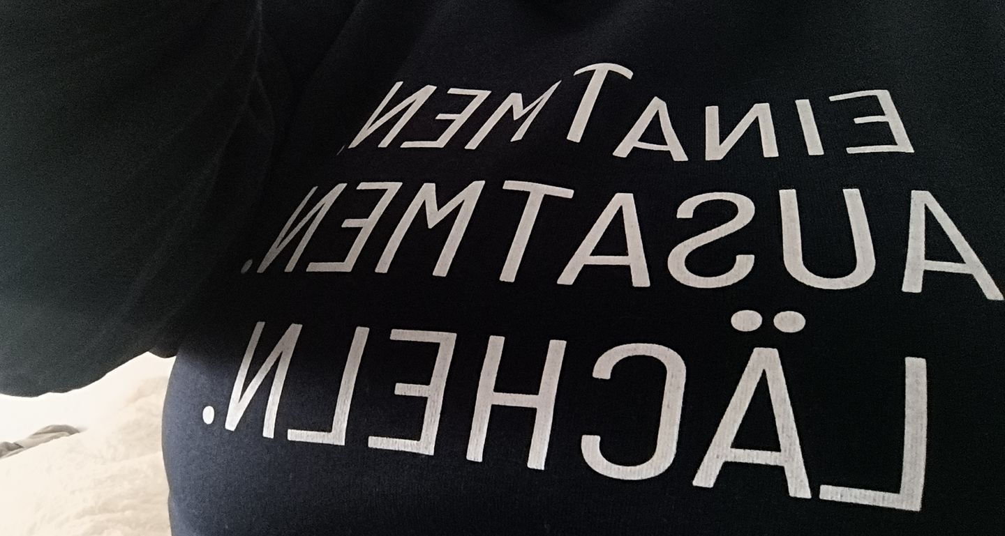 Customer photo review of Einatmen. Ausatmen. Lächeln. Bio Hoodie Unisex