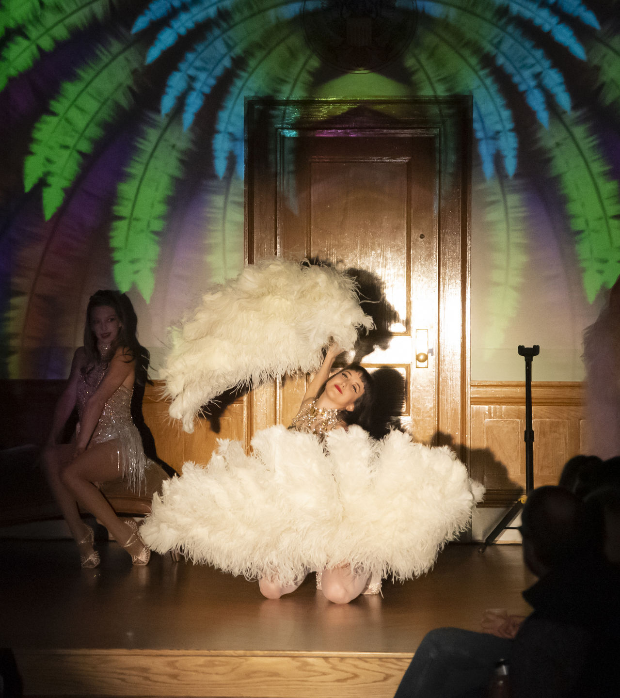 Customer photo review of Burlesque 4 Layers beige Ostrich Feather Fan Opened 67'' with Travel leather Bag