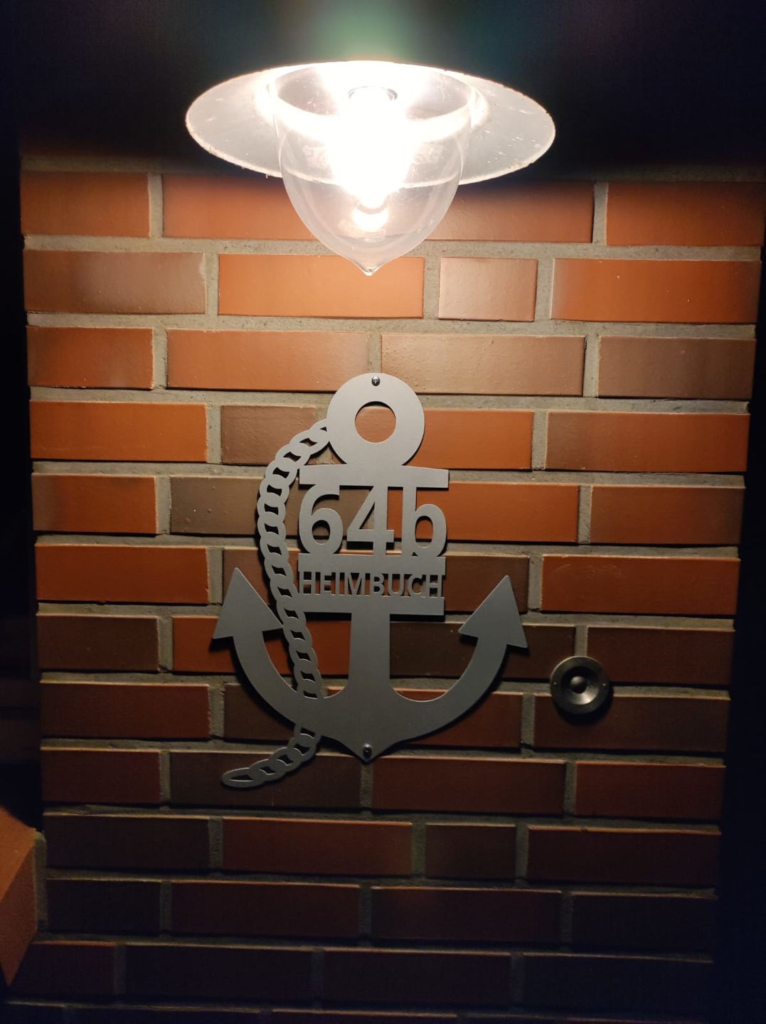 Customer photo review of Anker-Hausnummer mit Ankerkette (personalisierbar)