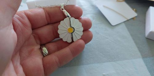 Customer photo review of Ogrlica: Daisy