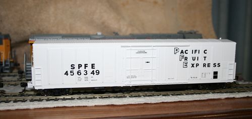 Customer photo review of WalthersMainline 910-3965 57' Mechanical Reefer - Ready to Run -- Southern Pacific(TM) SPFE #456349, HO