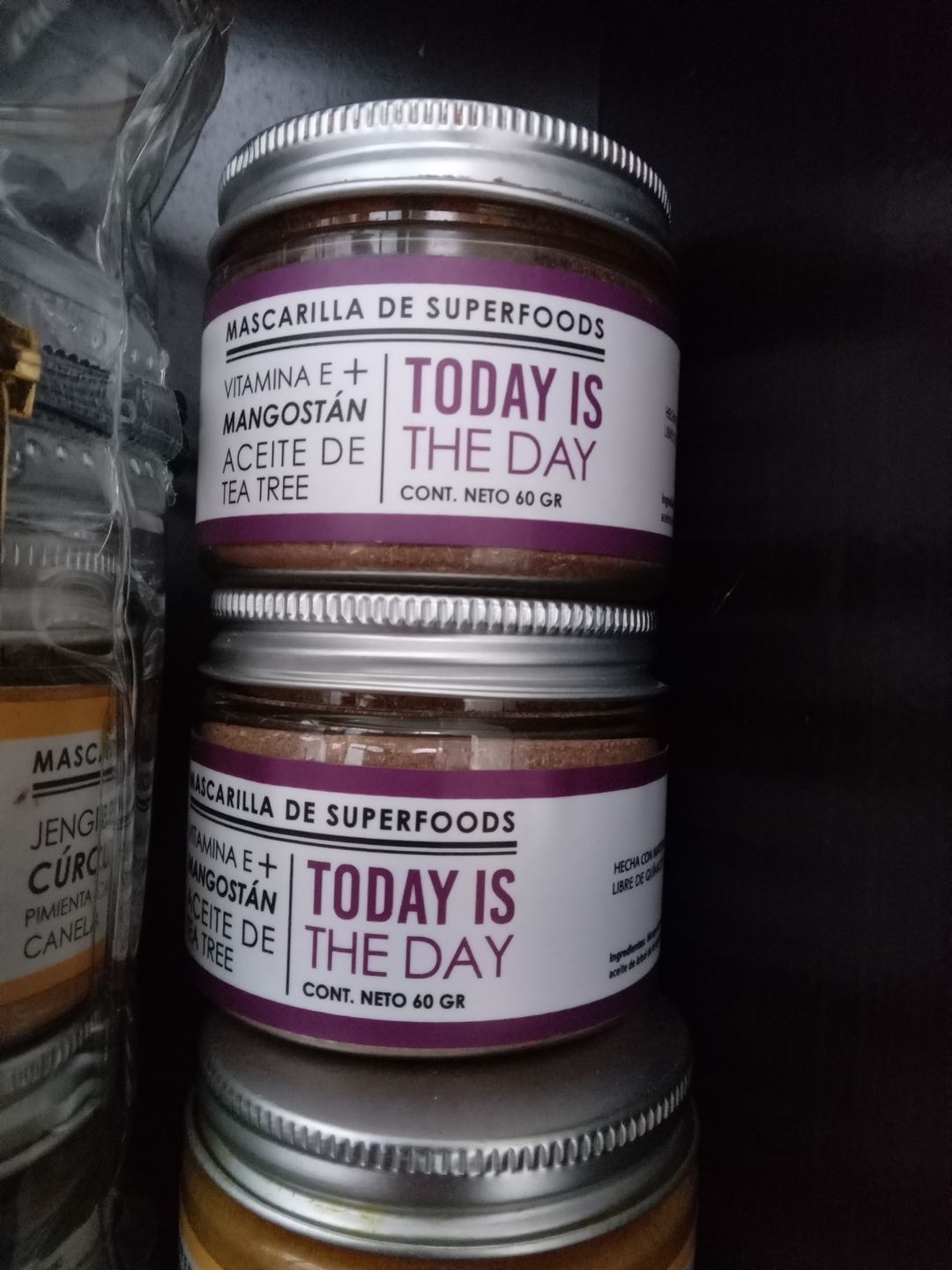 Customer photo review of Mascarilla Facial de Superfoods Today is the Day: Vitamina E + Mangostán + Aceite de Té Verde 60 grs.