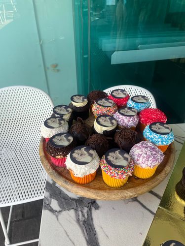 Customer photo review of 15 x 5 cm Pre-cut Standard Cupcake Custom Edible Icing Images