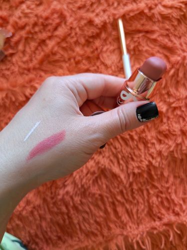 Customer photo review of O.TWO.O Bounce Blush Stick