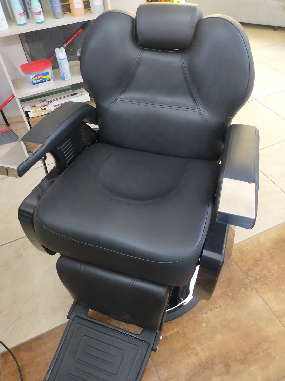 Customer photo review of Sillon de Barbero Neumatico para Barberia, Peluqueria o Estetica Negro