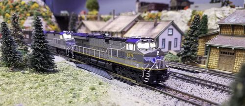 Customer photo review of BLI 7308 GE ES44AC, UP #8075, TTG w/ Aluminum, Paragon4 Sound/DC/DCC (Fantasy Paint Scheme), N