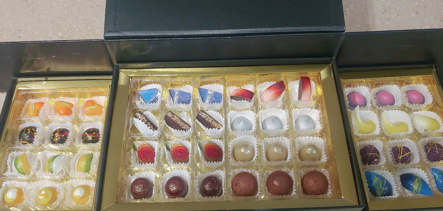 Customer photo review of Deluxe Gift Box 48 Pieces