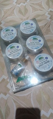 Customer photo review of Glow Facial Kit (4x Results) – Deep Cleansing, Anti- Aging & Enhances Skin’s Natural Glow,,  5️⃣ ⭐⭐⭐⭐⭐ RATING