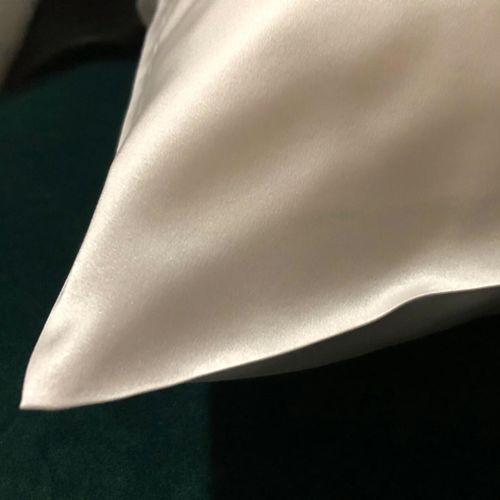 Customer photo review of White 22 Momme Mulberry Silk Pillowcase