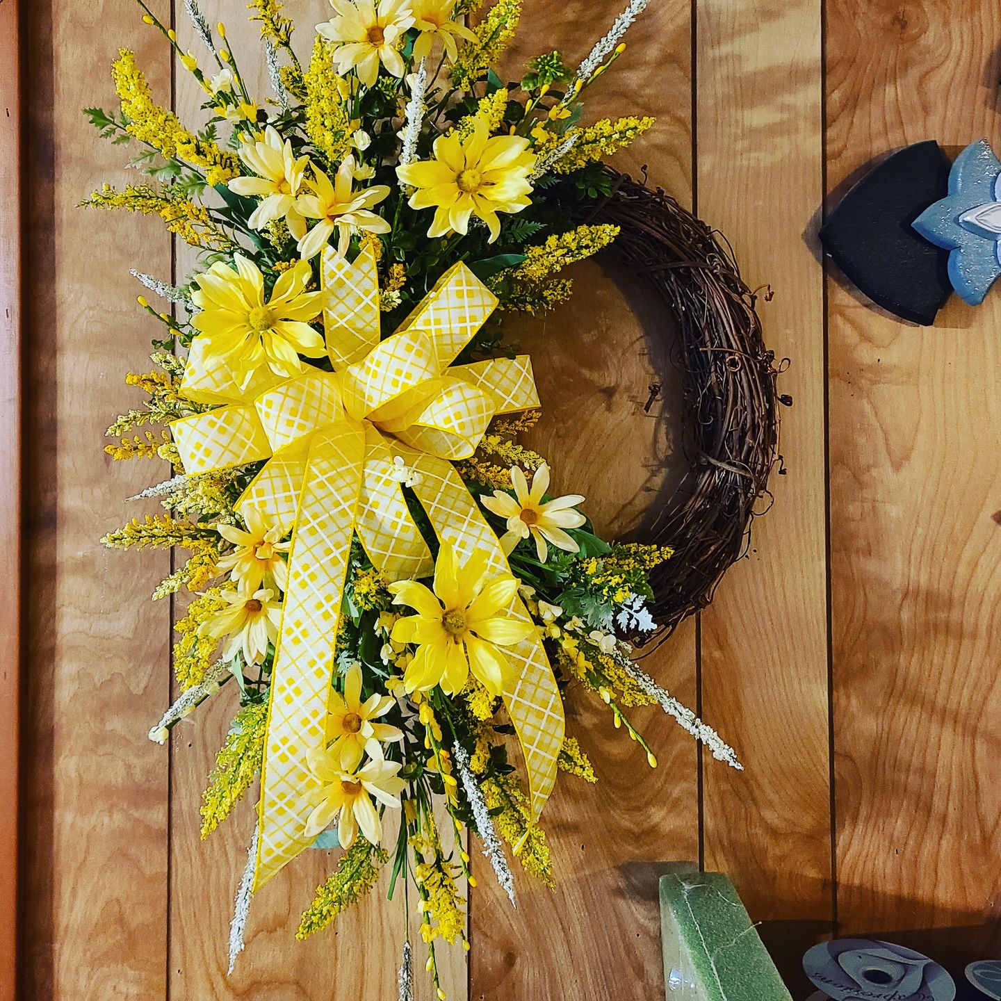 Customer photo review of 14" Oval Grapevine Wreath - DECOE-033