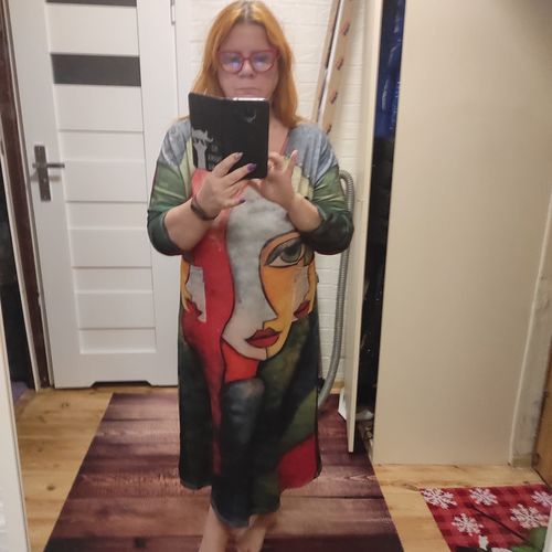 Customer photo review of Sukienka midi w figurowy print z długimi rękawami