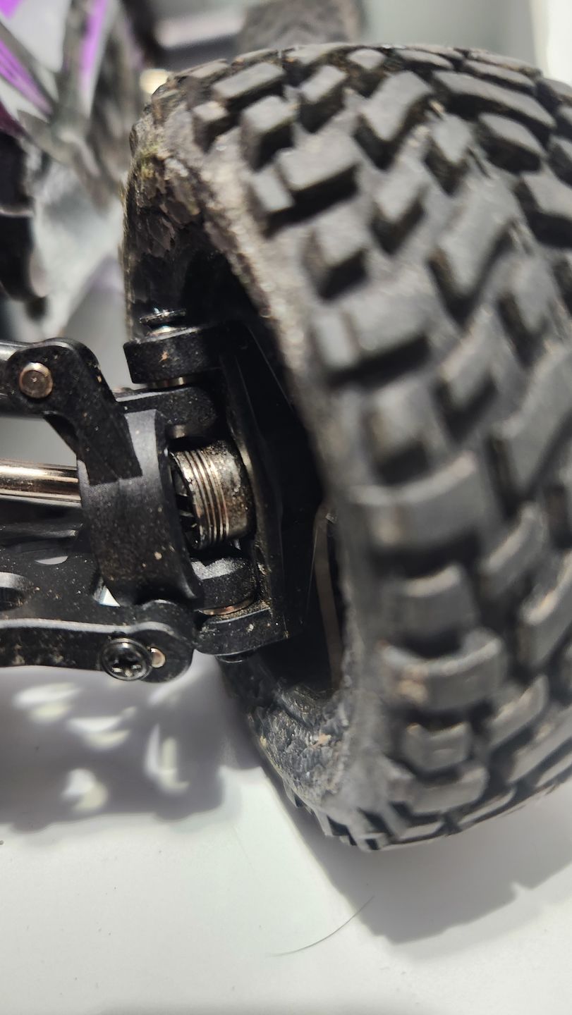 Customer photo review of Rlaarlo Original Wheel Seat Shelf, for 1:14 Buggy and Truggy (2PCS)