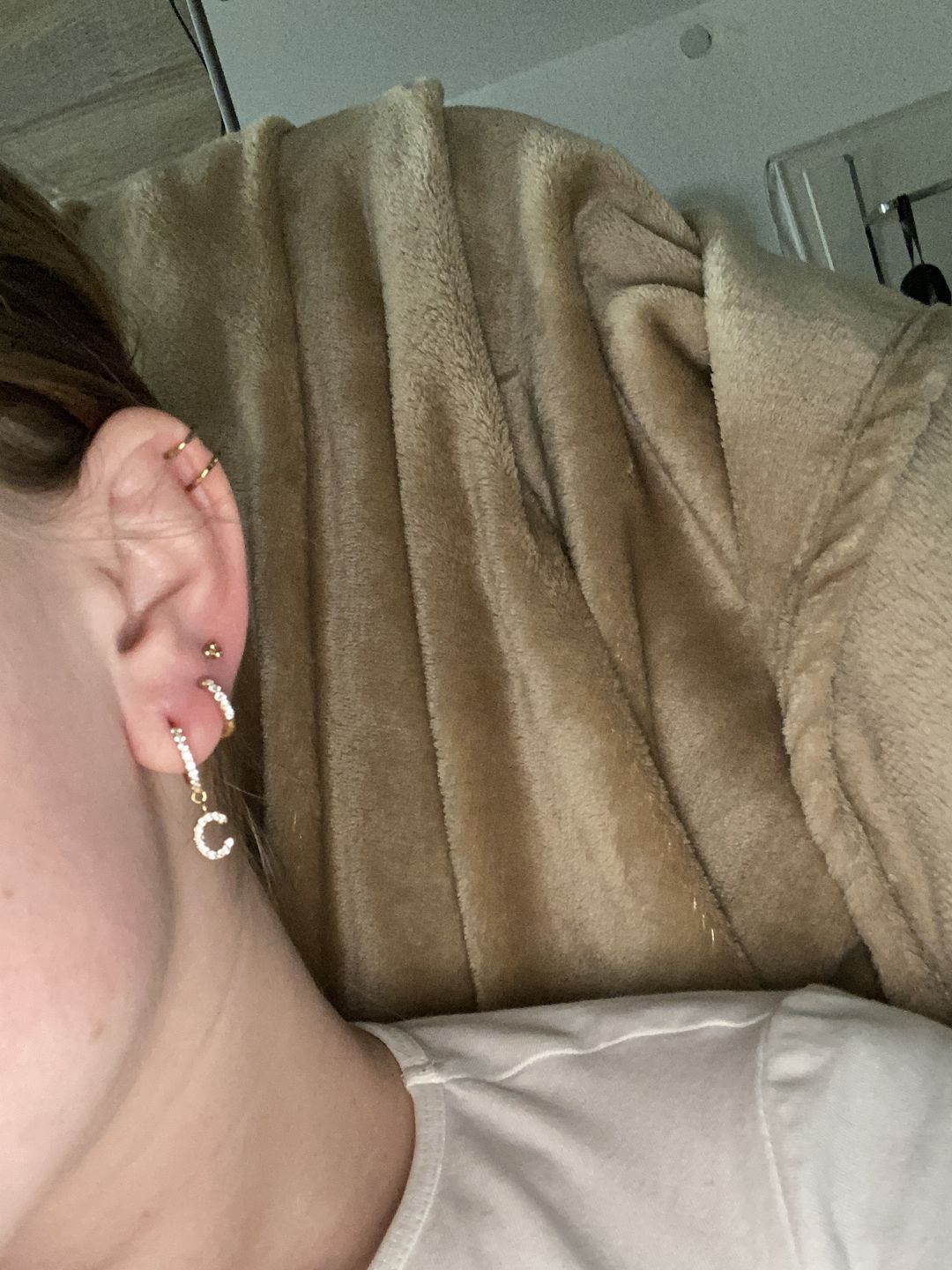 Customer photo review of Letter Ohrringe | 18K vergoldet