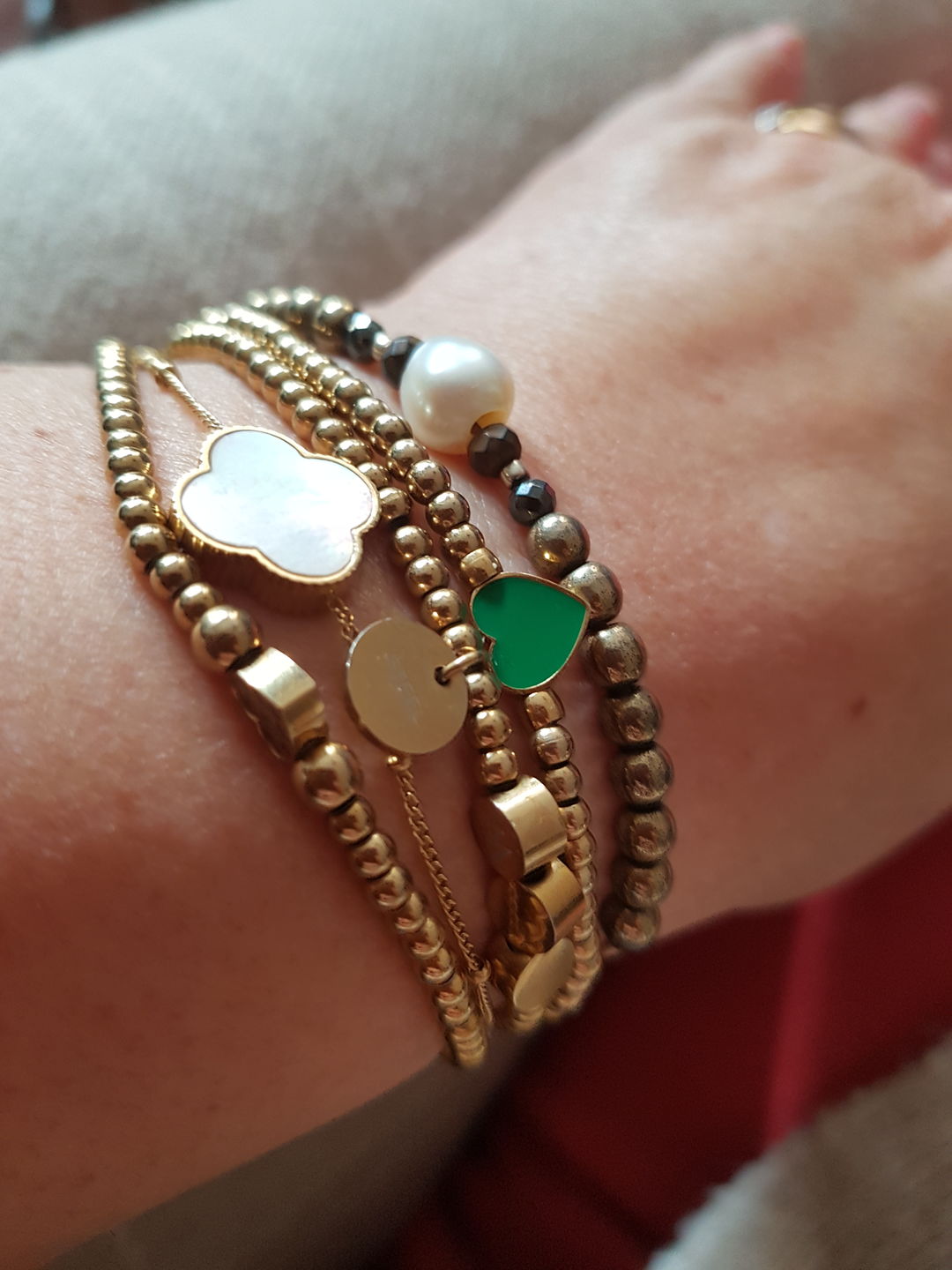 Customer photo review of Perlmutt Lucky Leaf Armband 14K Vergoldet