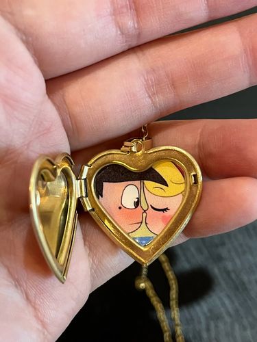 Customer photo review of Solid Heart Photo Necklace