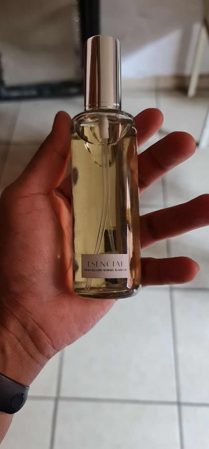 Customer photo review of H034 Inspirado en: Allure Homme Edition Blanche - Chanel