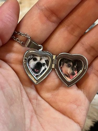 Customer photo review of Solid Heart Photo Necklace