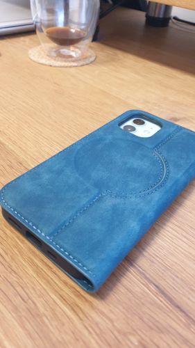Customer photo review of Premium Leather Wallet MagSafe iPhone Case