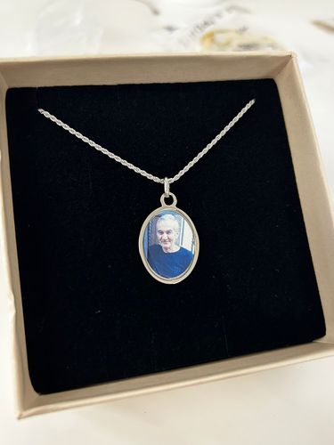 Customer photo review of Collana Foto Personalizzata Ovale Maglia Corda