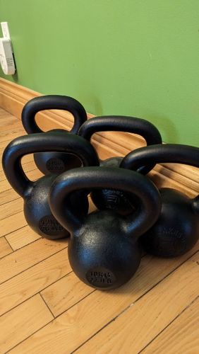 Customer photo review of 14kg / 31 lbs E-coated Cast Iron Kettlebell
