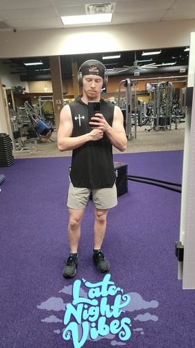 Customer photo review of Sleeveless Hoodie
