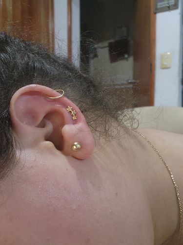 Customer photo review of Piercing Oro 10k Tres Estrellas