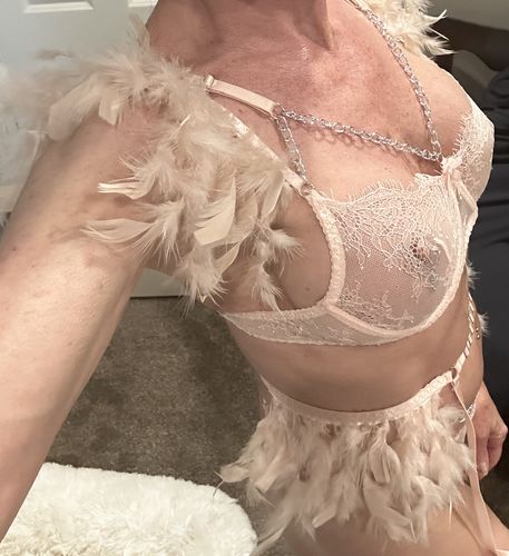 Customer photo review of Rooney's Feather Set