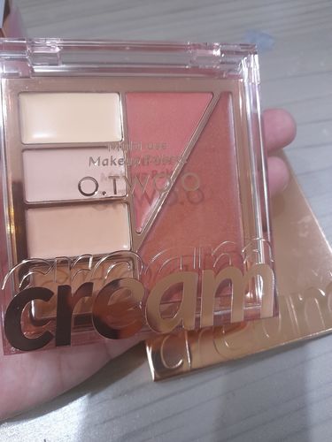 Customer photo review of O.TWO.O MULTI USE MAKEUP PALETTE