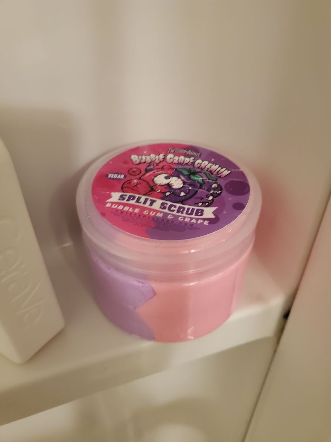 Customer photo review of Bubble Grape Gremlin Split Scrub (Bubble Gum & Grape)