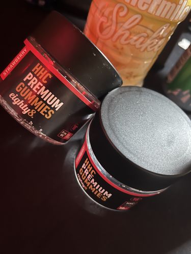 Customer photo review of EIGHTY8 - Gummiwürfel, Erdbeere - 250mg HHC (10 Stück x 25mg)