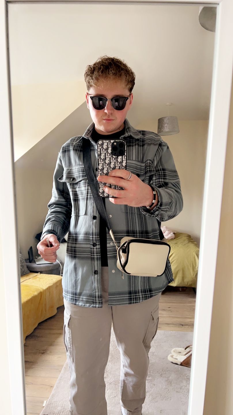 Customer photo review of Di Phone Case