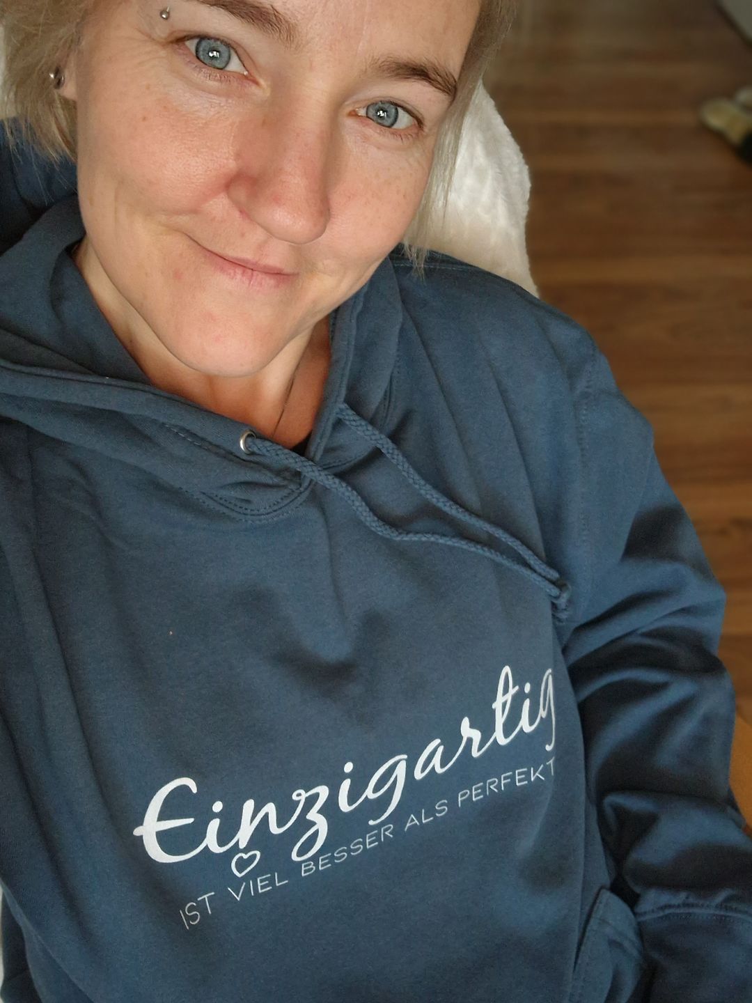 Customer photo review of Einzigartig ist viel besser als Perfekt  -  Hoodie