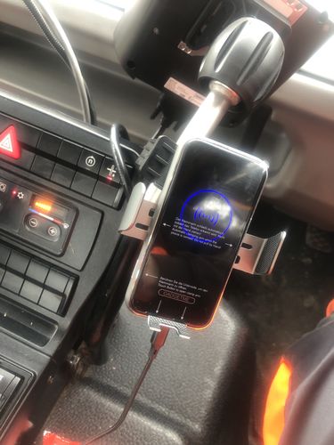 Customer photo review of GADGETME Fast Wireless Charger 15W mit Saugnapf ( PKW & LKW)