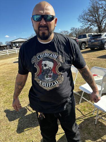 Customer photo review of Chingon Como Mi Abuelo OG Gentleman's T-Shirt