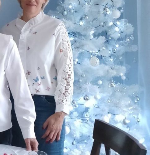 Customer photo review of Koronkowa bluzka damska z nadrukiem patchworkowym