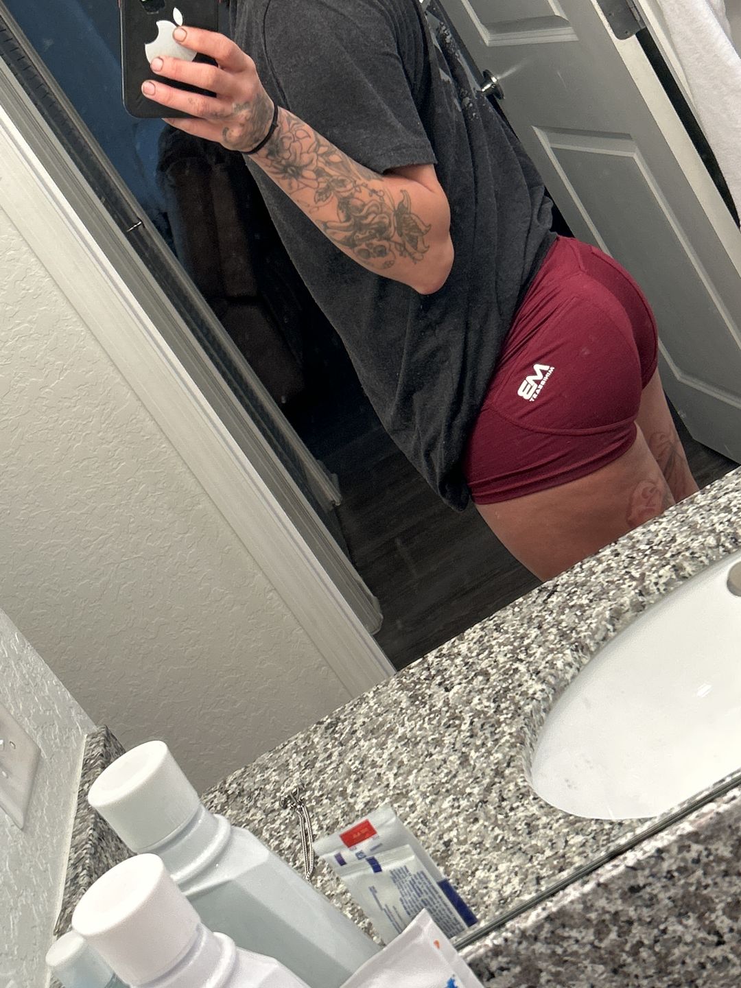 Customer photo review of OG SHORTS - BURNT RED (COMFORT)