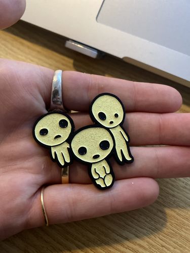 Customer photo review of Spilla metallica Kodama - Fantasmi & Spiriti del Giappone