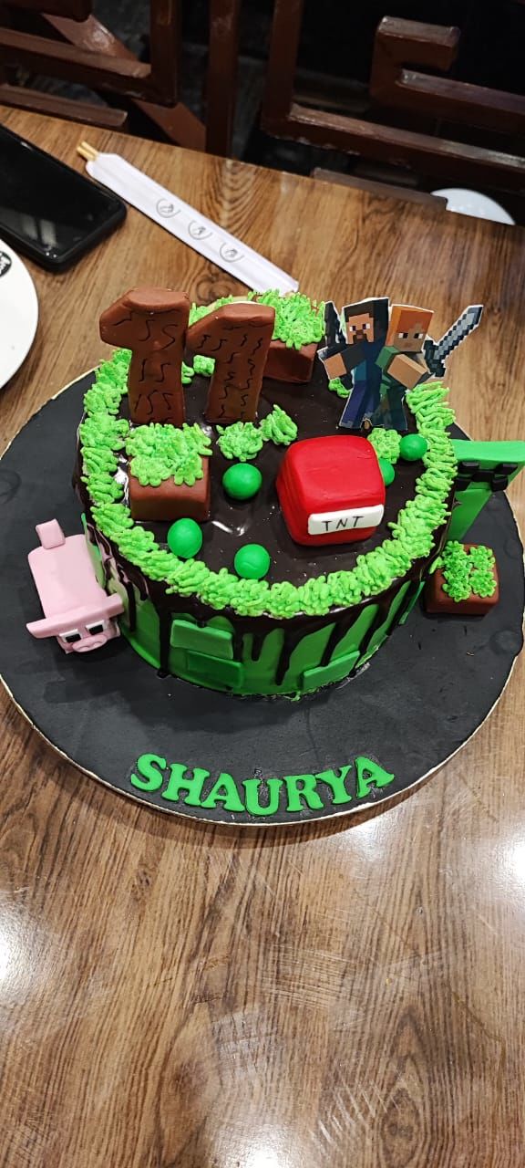 Customer photo review of Minecraft Drip Design Cake