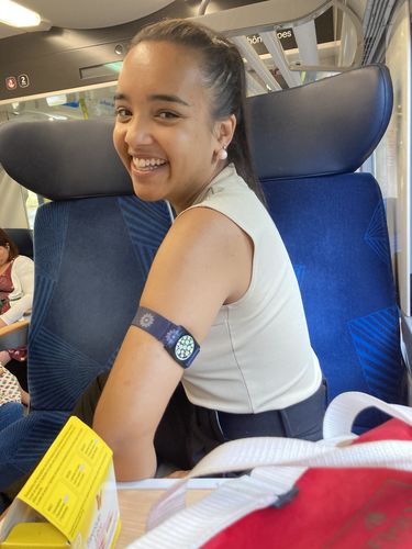 Customer photo review of Freestyle Libre 2 Sensor Adjustable Armband in a Tin Box with 5 stickers - Dia-Style Special Edition DARK COLORS