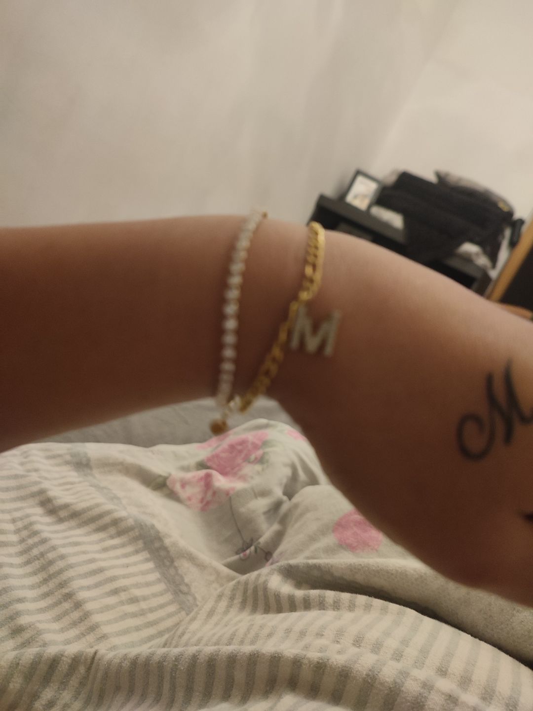 Customer photo review of Letter Fußkette | 18K vergoldet