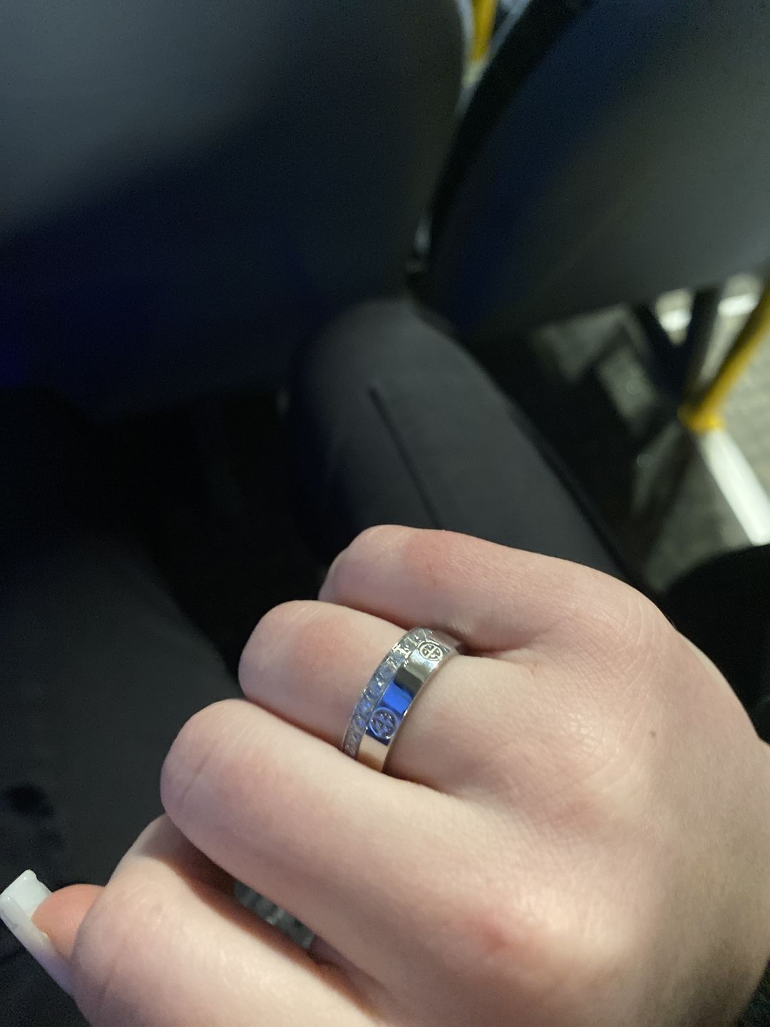 Customer photo review of Crossed Arianna Ring | 18K vergoldet