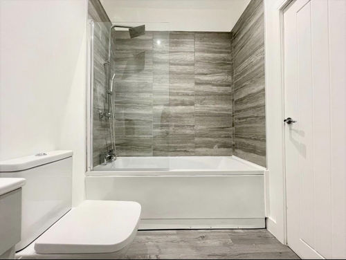 Customer photo review of Mayford 1700 x 700mm Single Ended Acrylic Bath & Curved Bath Screen