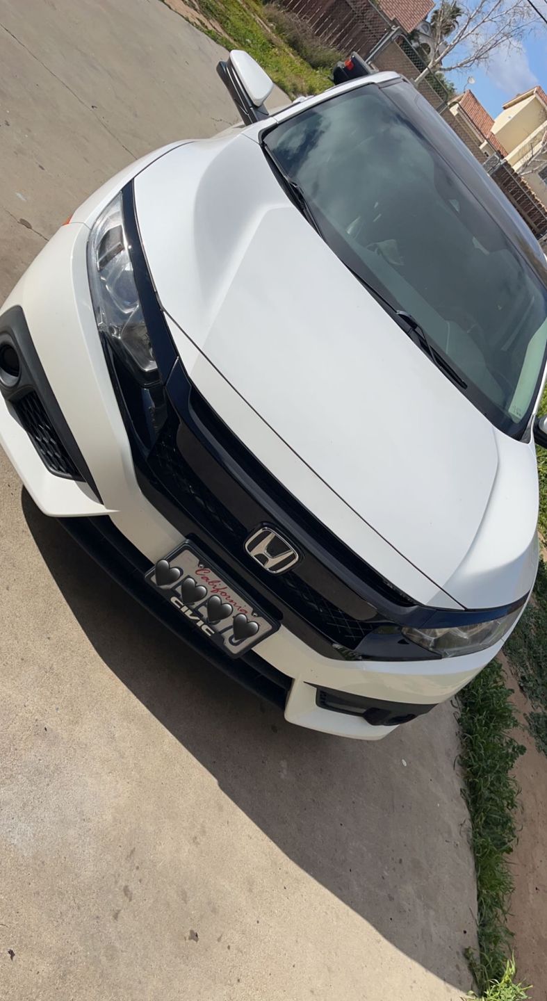 Customer photo review of Type R Style Grille for 16-18 Honda Civic Sedan/Hatchback