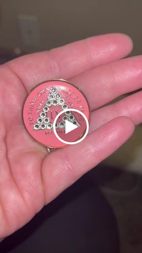 Customer video review of Recovery Mint 4 Year Bling AA Medallion - Crystallized Tri-Plate Four Year Chip/Coin - Pink Diamond
