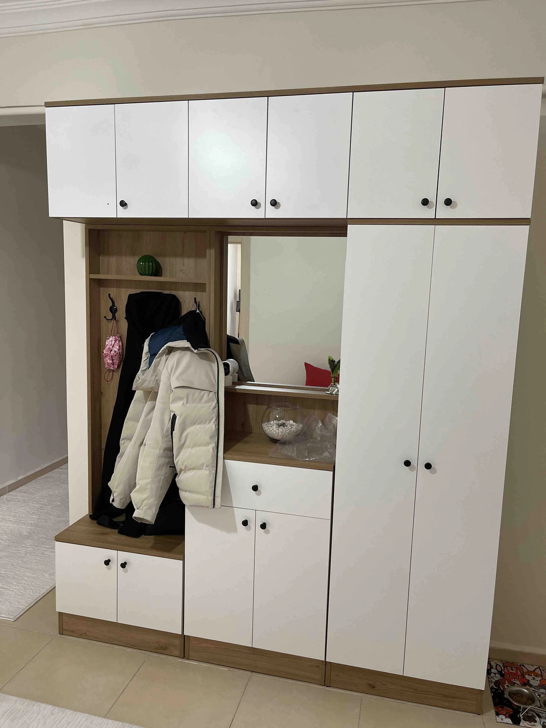Customer photo review of Rani EA108 Portmanto Çekmeceli Aynalı Askılı Vestiyer Sepet Ceviz - Beyaz